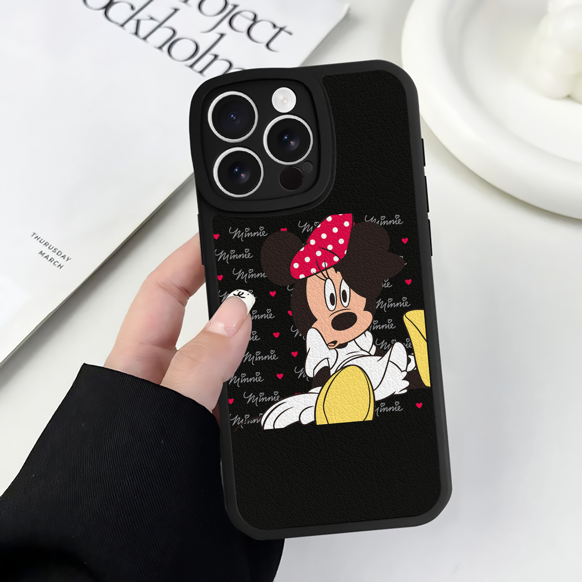 （画像用） ミッキーマウス Mickey Mouse 【iPhone 16シリーズ対応】シリコンスマホケース（レザー調） 材質：シリコン